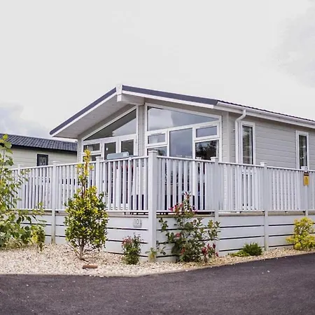 Remarkable 3-Bed Lodge In Honiton Exterior photo