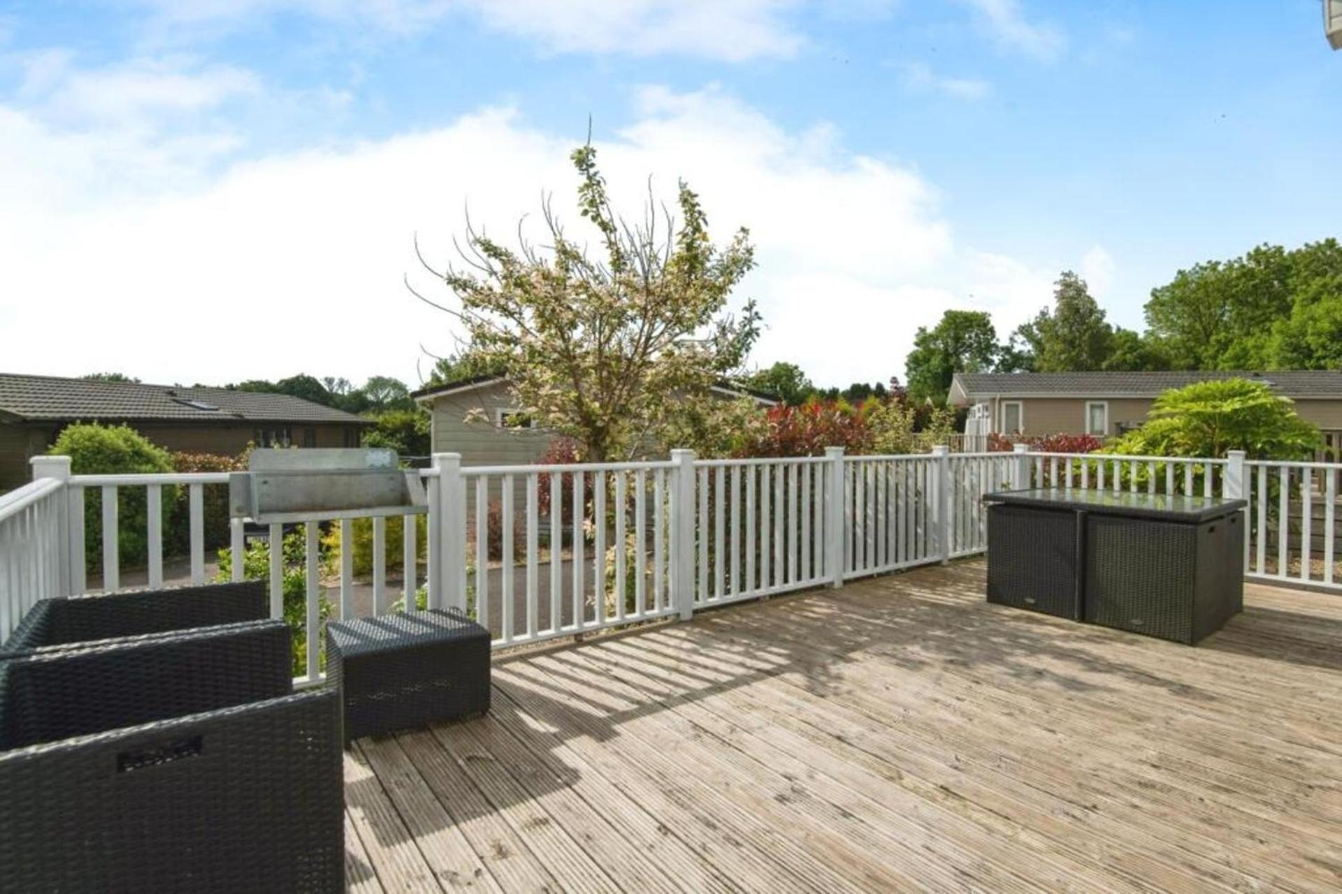 Remarkable 3-bed In Holiday home *